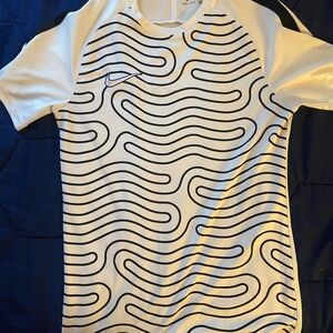 Nike White Short-Sleeve Dri-FIT Tee with Black Wave Pattern
